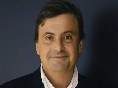 Carlo Calenda raccomanda Olutrixon